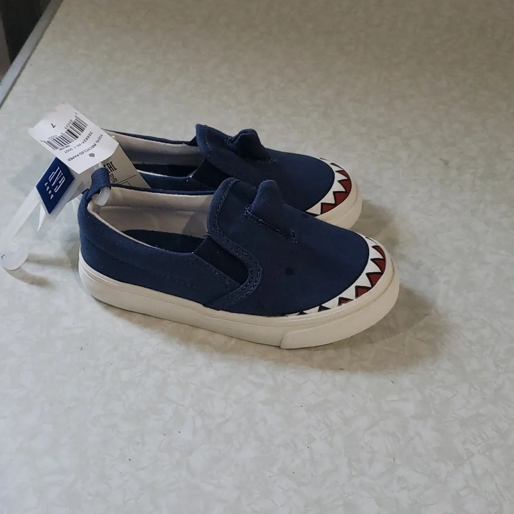 NWT Baby Gap Shark Shoes‎ size 7